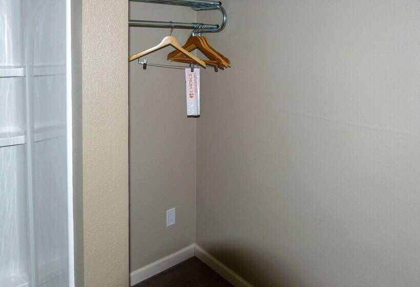 Szálloda Rodeway Inn & Suites