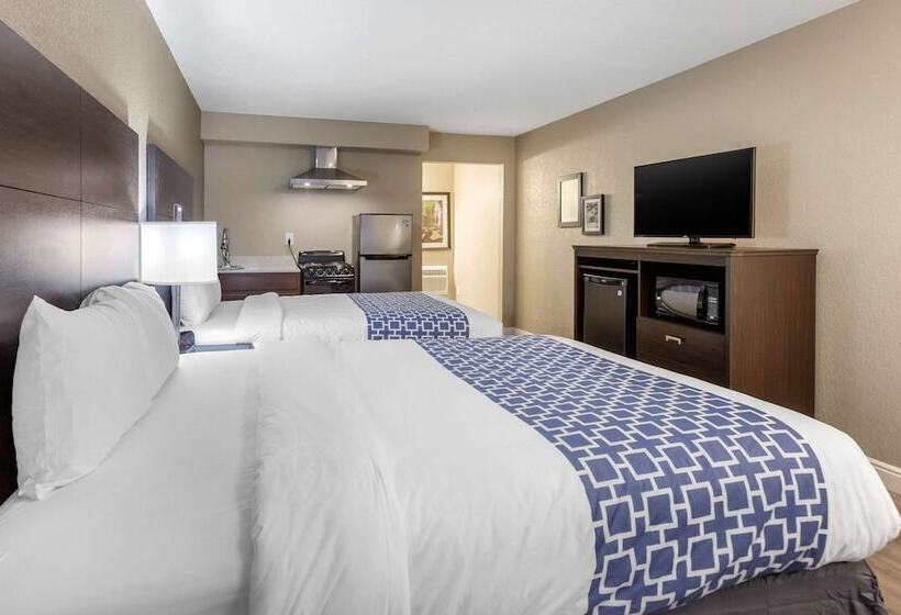 Szálloda Rodeway Inn & Suites