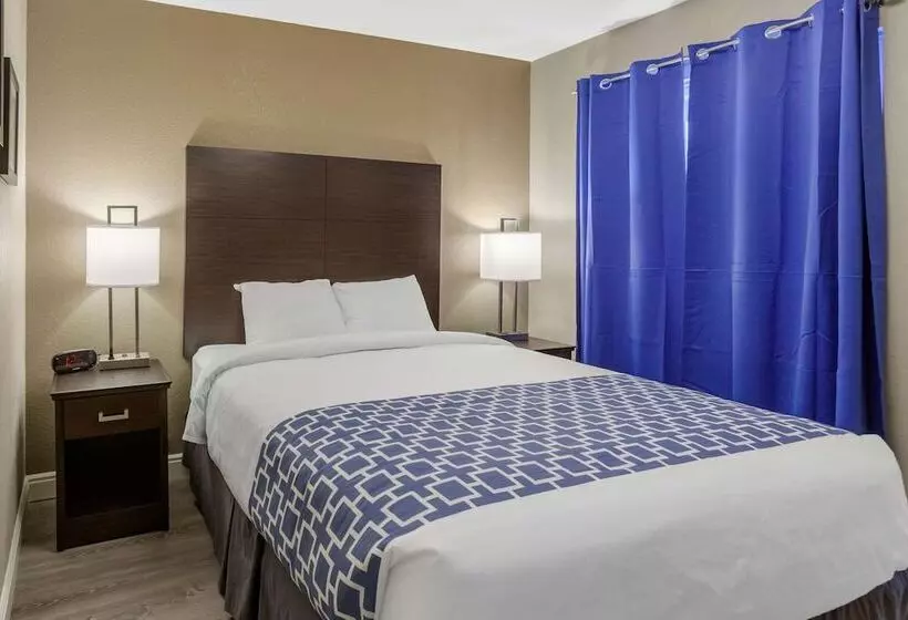 Hotelli Rodeway Inn & Suites