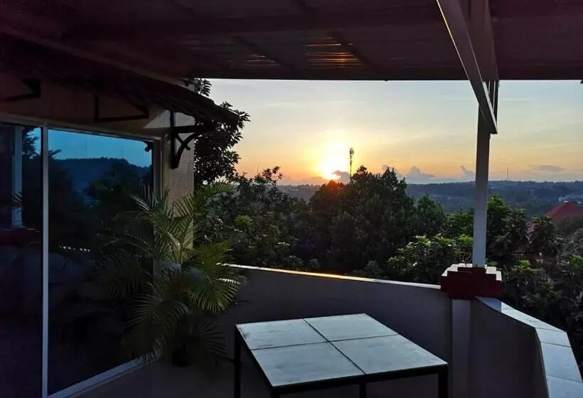 Hotelli Route 76 Guest House