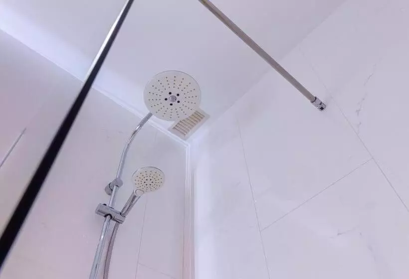 مسافرخانه Flatguest Roomtiques Private Rooms