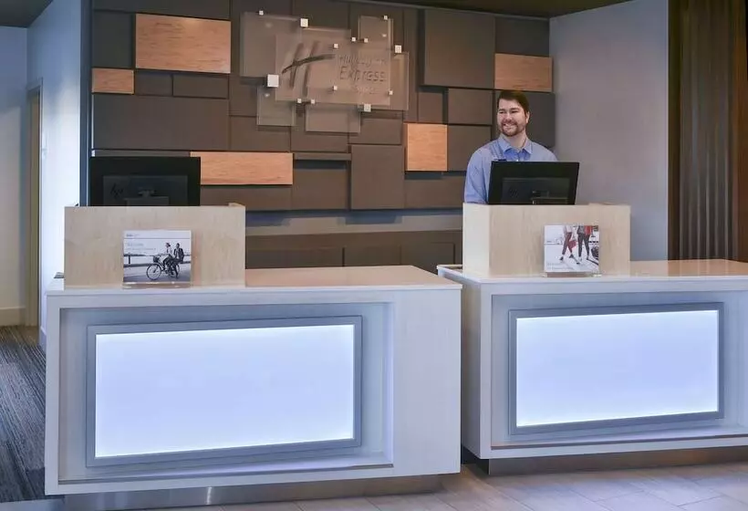 ホテル Holiday Inn Express & Suites   Madisonville, An Ihg