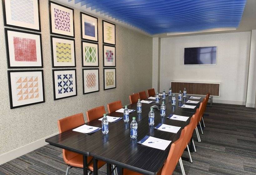 בית מלון כפרי Holiday Inn Express & Suites Madisonville, An Ihg