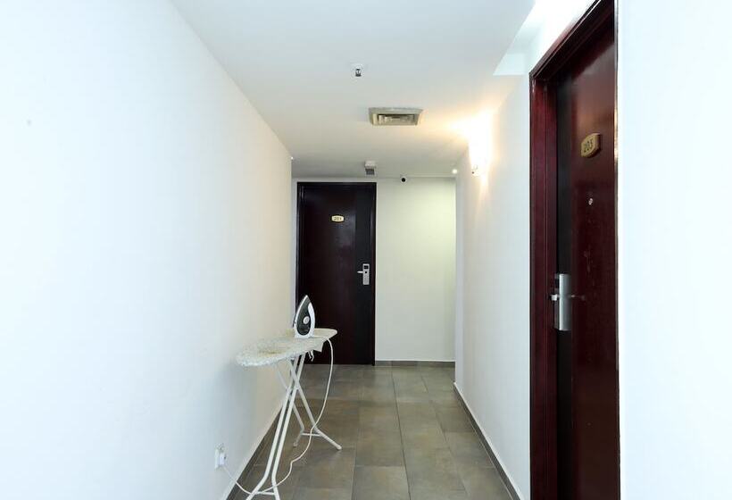 Azimuth Hotel By Oyo Rooms