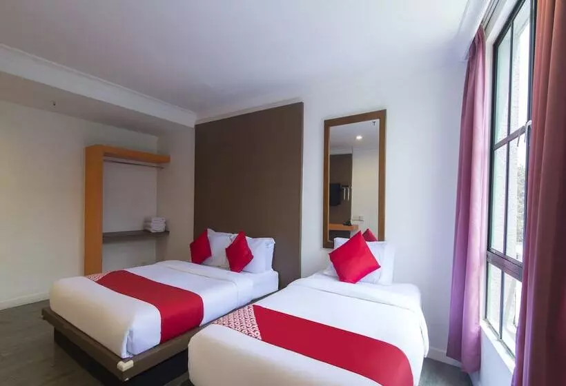 Azimuth Hotel By Oyo Rooms
