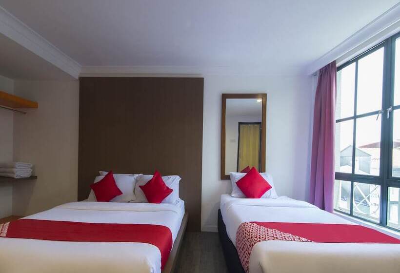 Azimuth Hotel By Oyo Rooms