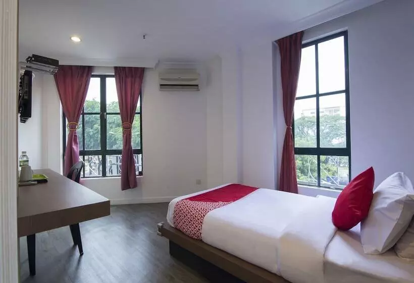 Azimuth Hotel By Oyo Rooms