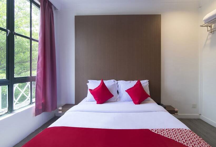 Azimuth Hotel By Oyo Rooms