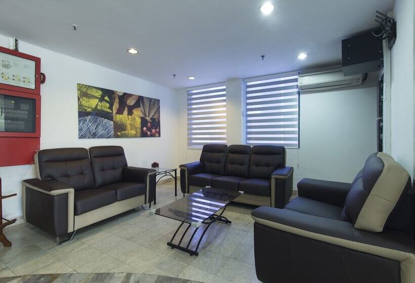 Azimuth Hotel By Oyo Rooms