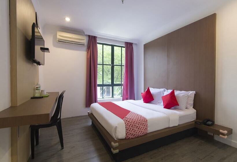 Azimuth Hotel By Oyo Rooms