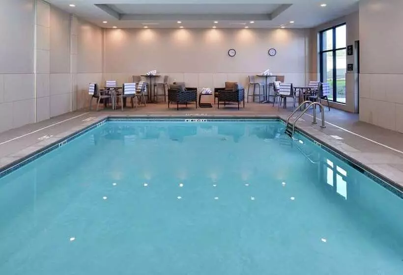 Hotelli Hampton Inn Cedar Falls Downtown