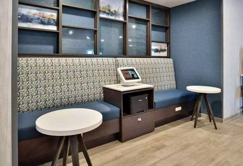 Hotelli Hampton Inn Cedar Falls Downtown