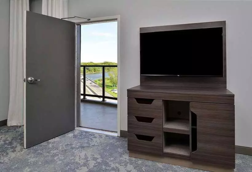 Hotelli Hampton Inn Cedar Falls Downtown