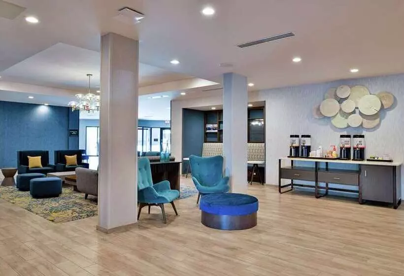 Hotelli Hampton Inn Cedar Falls Downtown