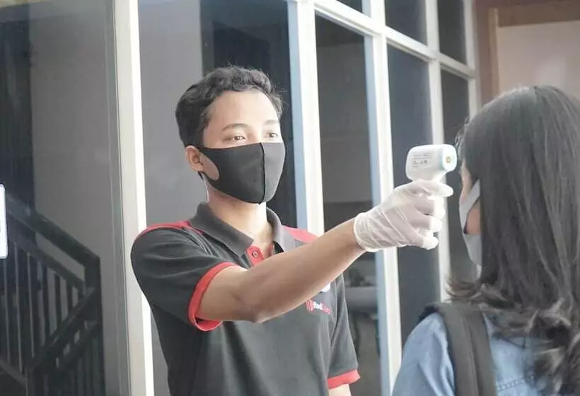 ペンション Reddoorz Plus Near Plaza Blok M