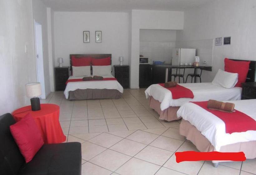 פנסיון Airport Leisure Lodge