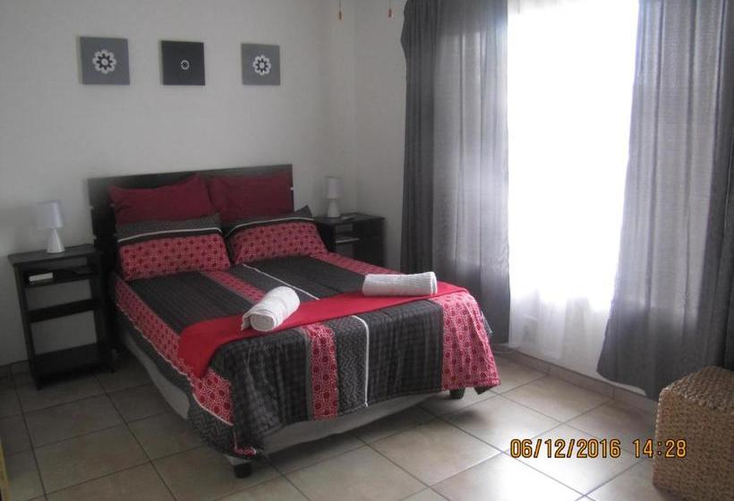 פנסיון Airport Leisure Lodge