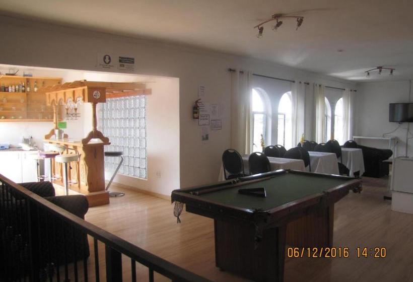 פנסיון Airport Leisure Lodge