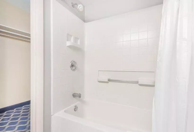 Aderi Hotel Near Casino