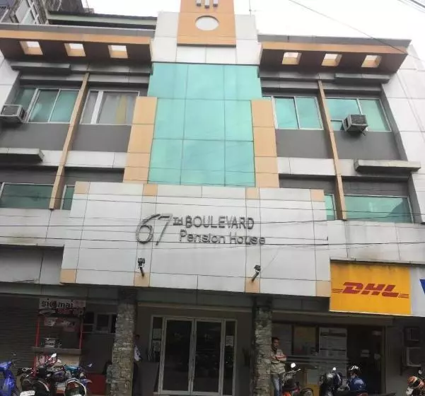 Hotelli 67th Boulevard Pension House