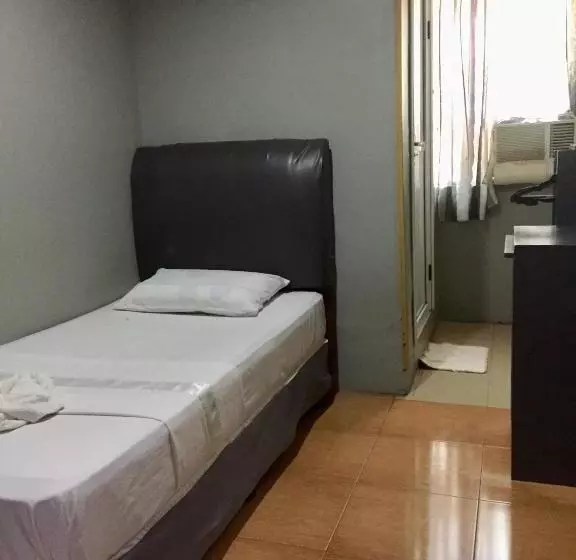 Hotelli 67th Boulevard Pension House