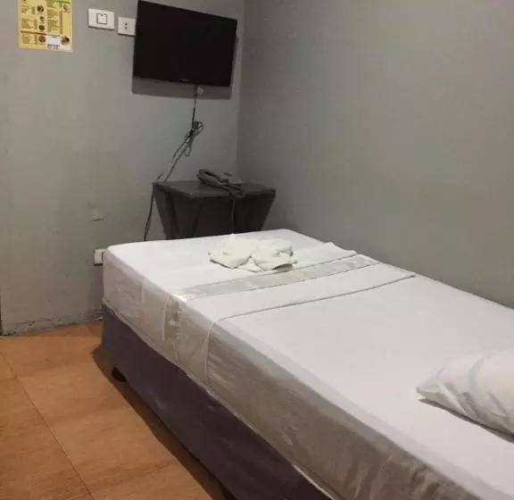 Hotelli 67th Boulevard Pension House