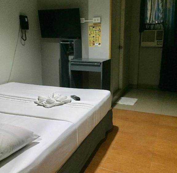 Отель 67th Boulevard Pension House