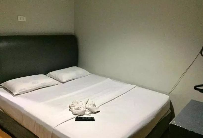 Hotelli 67th Boulevard Pension House