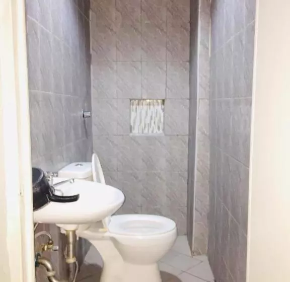 Hotelli 67th Boulevard Pension House