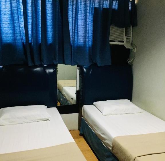 Отель 67th Boulevard Pension House