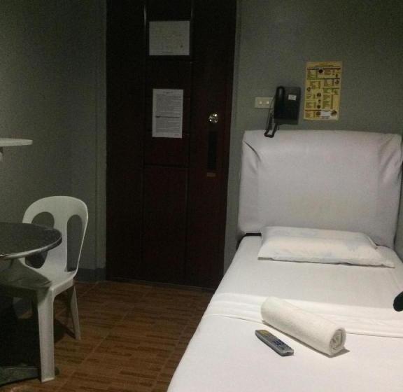 Отель 67th Boulevard Pension House