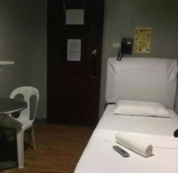 Hotelli 67th Boulevard Pension House