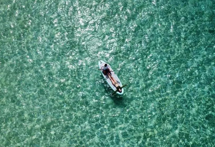 پانسیون Blue Water Thoddoo Inn