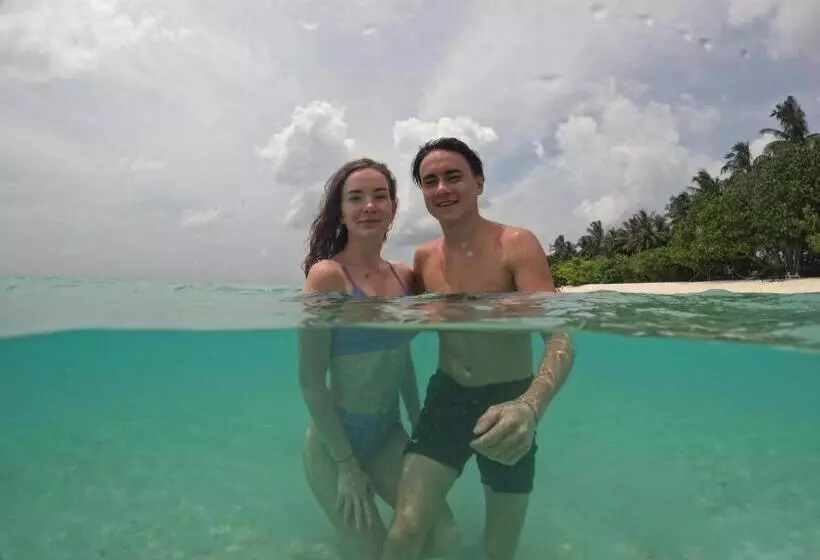 پانسیون Blue Water Thoddoo Inn