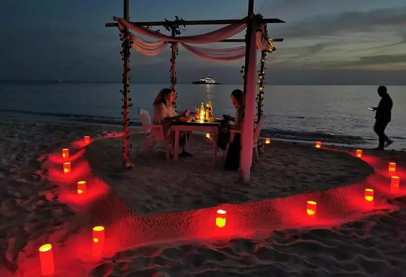 پانسیون Blue Water Thoddoo Inn