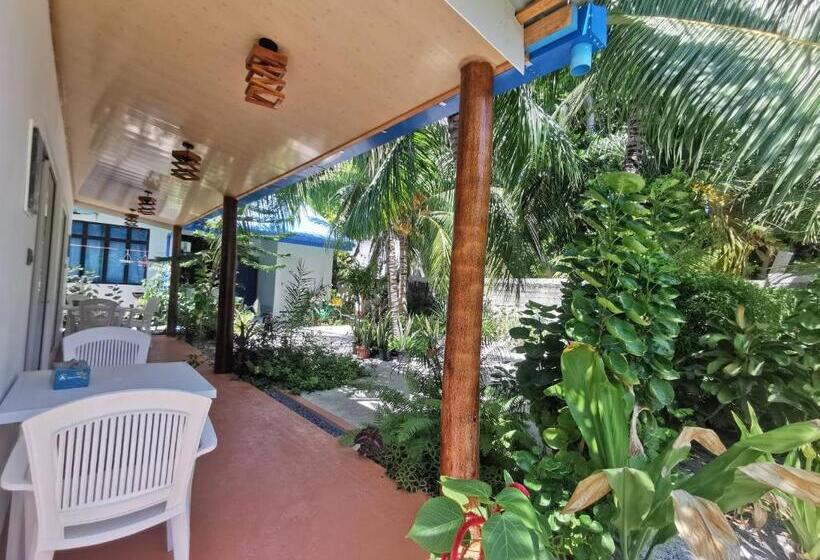 پانسیون Blue Water Thoddoo Inn