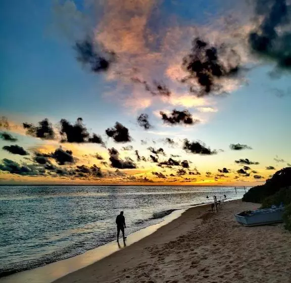 پانسیون Blue Water Thoddoo Inn