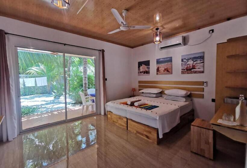 پانسیون Blue Water Thoddoo Inn