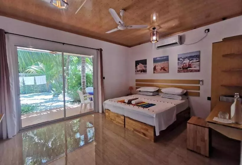 پانسیون Blue Water Thoddoo Inn