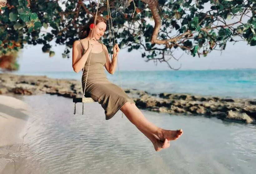 پانسیون Blue Water Thoddoo Inn