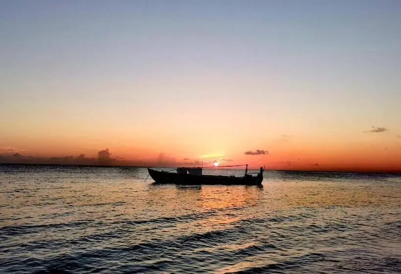 پانسیون Blue Water Thoddoo Inn