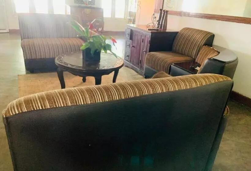 Retkeilymaja Habarana Inn