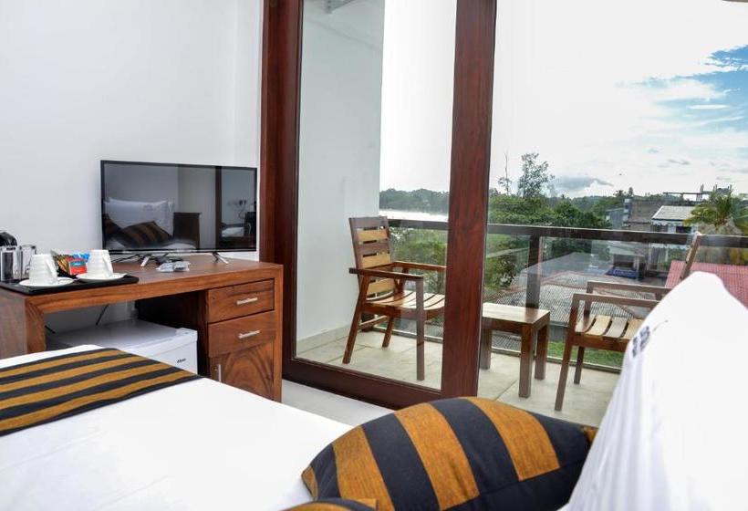 Hotel Centhara Beach Weligama
