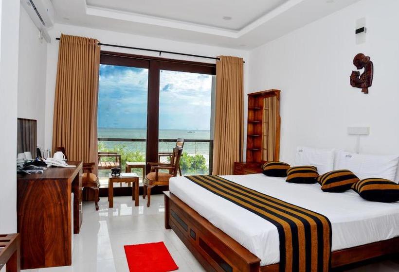 Hotel Centhara Beach Weligama