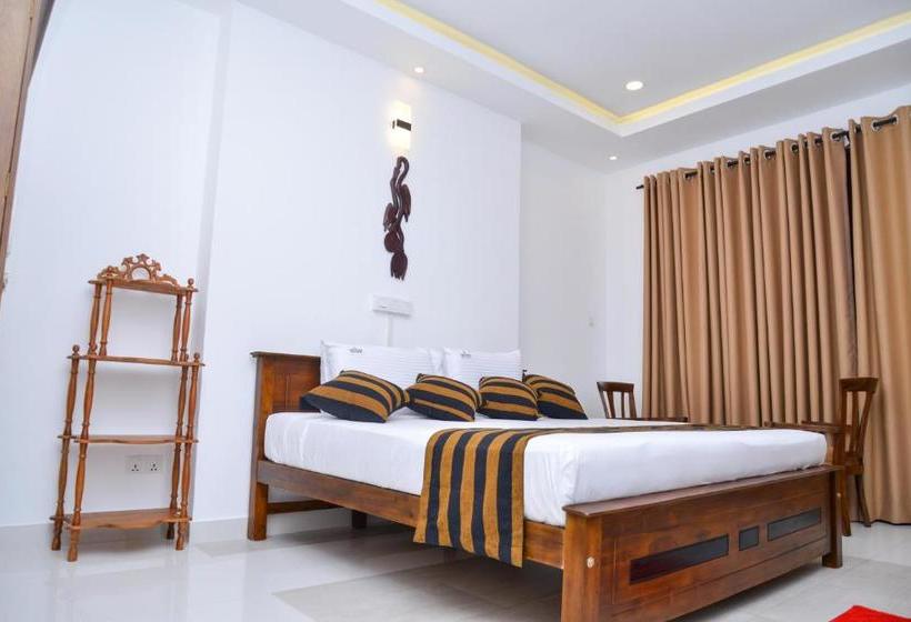 Hotel Centhara Beach Weligama