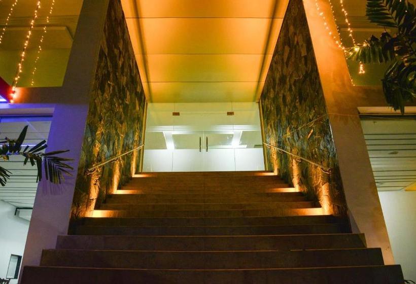 Hotel Centhara Beach Weligama