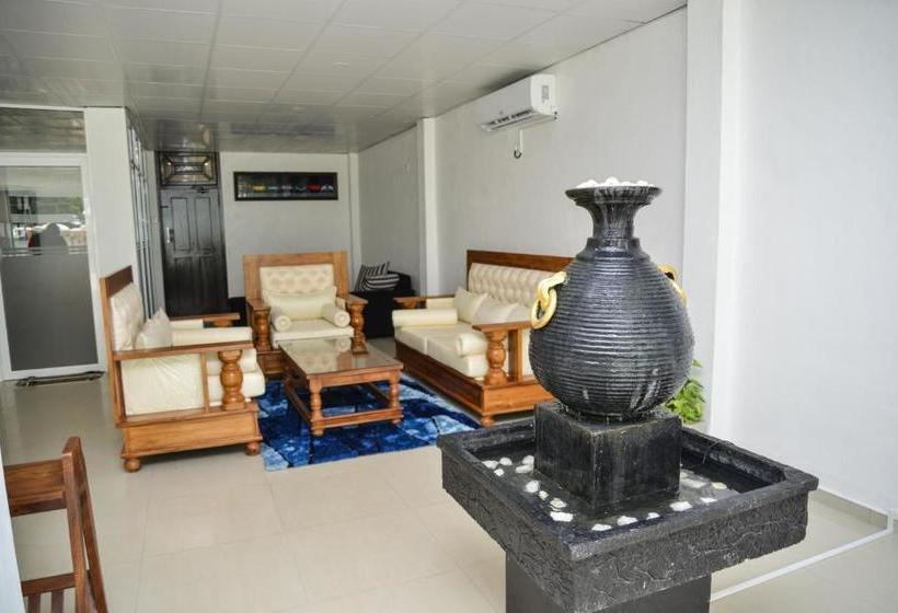 Hotel Centhara Beach Weligama