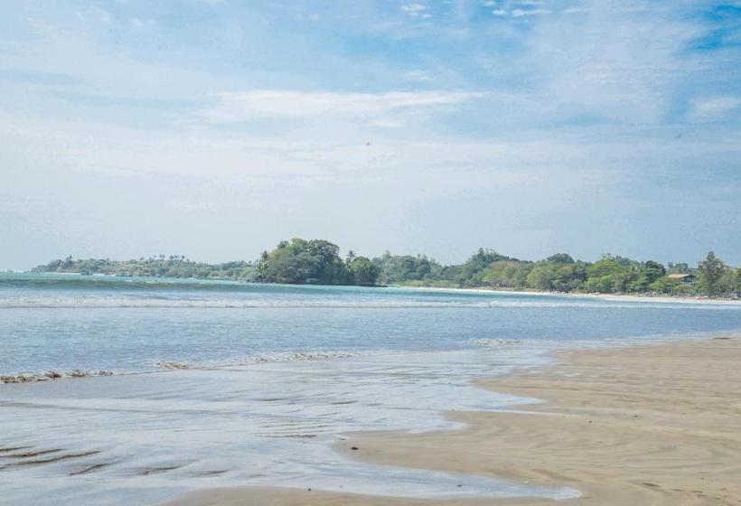 Hotel Centhara Beach Weligama