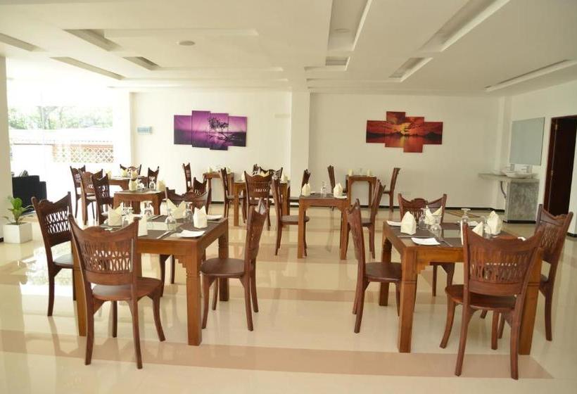 Hotel Centhara Beach Weligama