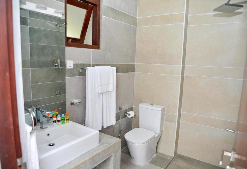 Hotel Centhara Beach Weligama